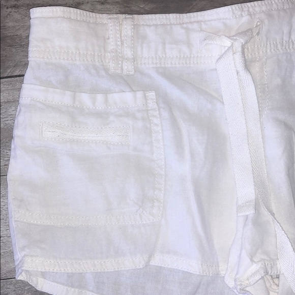 WHITE SHORTS - Picture 2 of 5